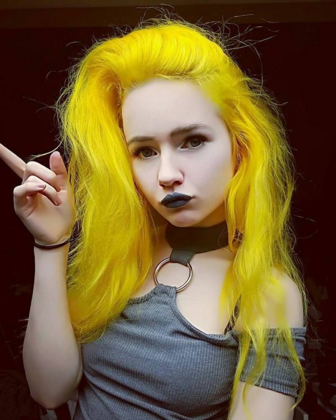 Дота 2 серая девушка с жёлтыми волосами